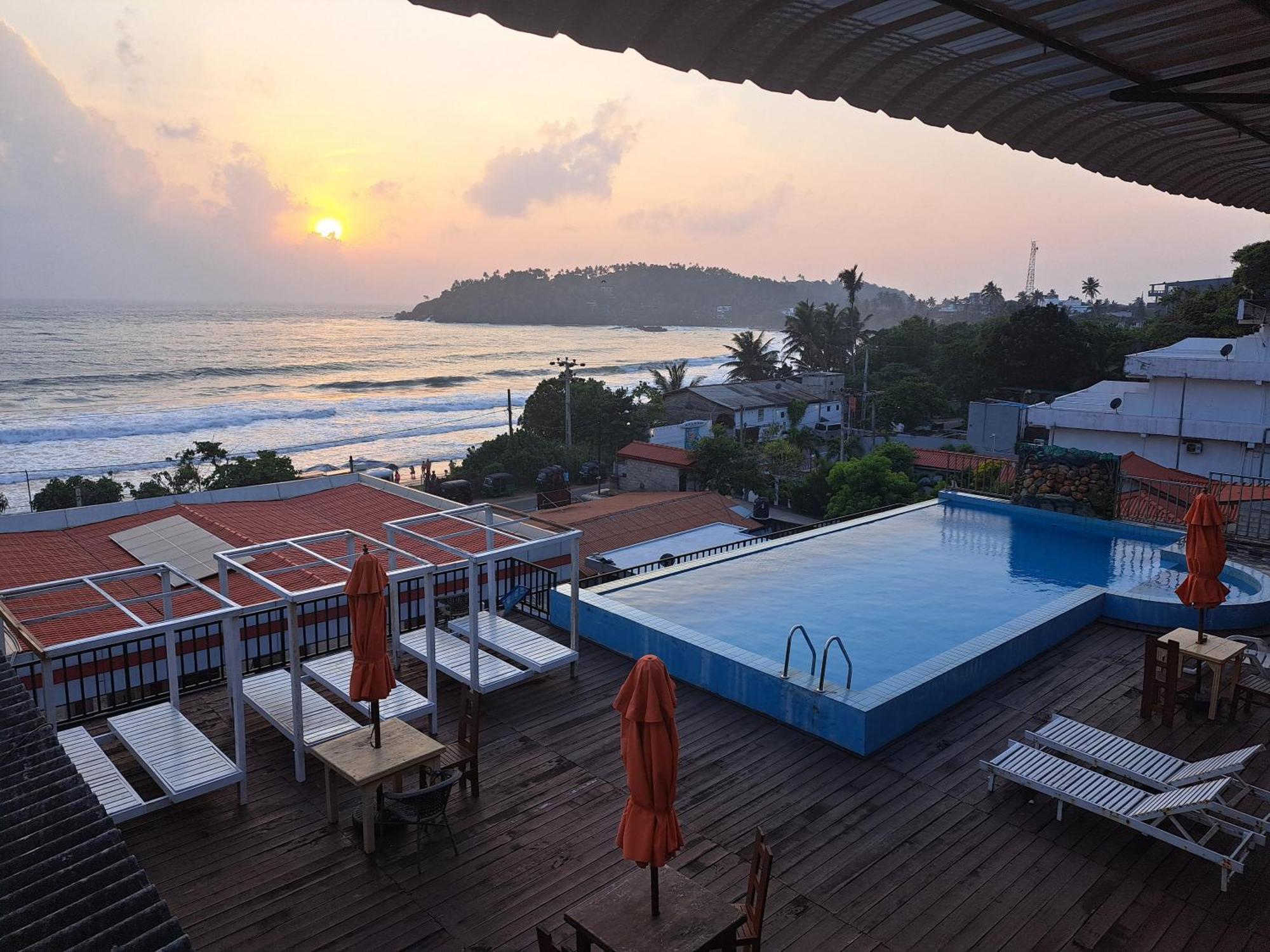 One World Mirissa Hotel Bagian luar foto