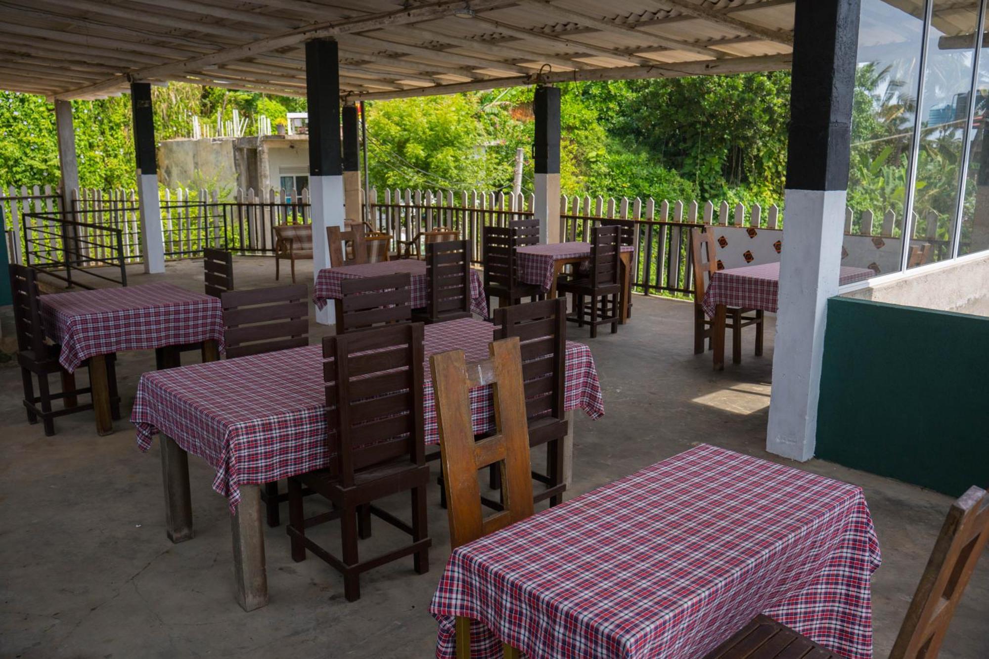 One World Mirissa Hotel Bagian luar foto